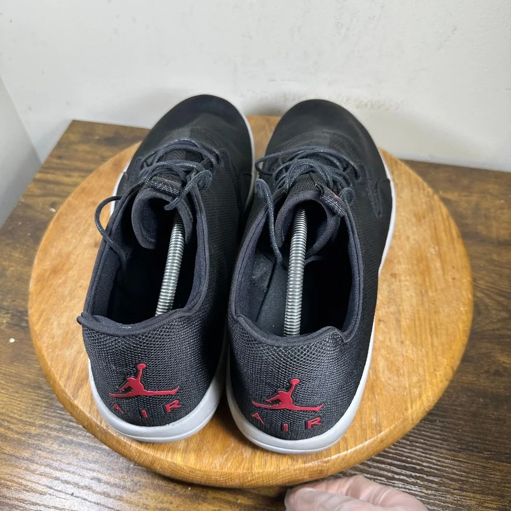 Jordan eclipse black